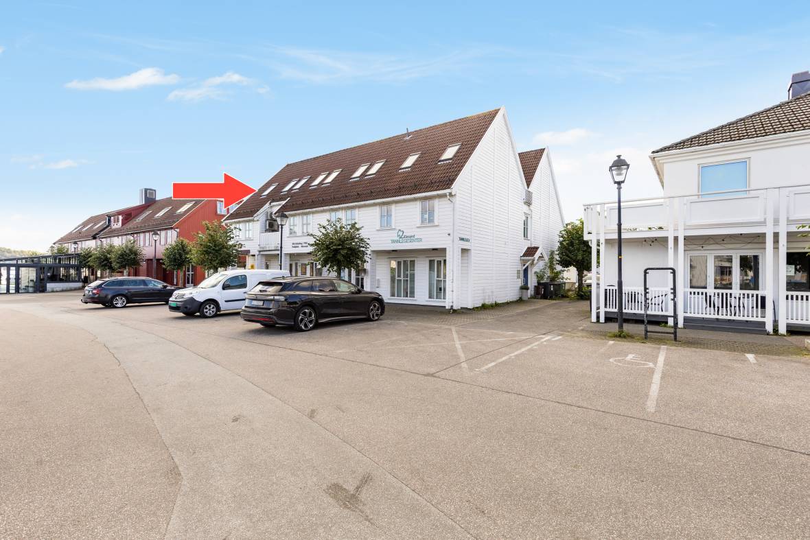Lillesand sentrum - Kontorseksjon på ca. 220 m2 med god leietager ...